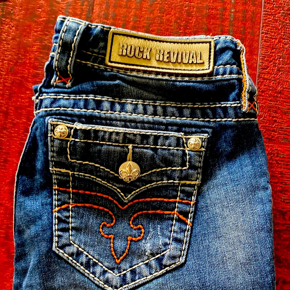 Rock Revival, size 28.